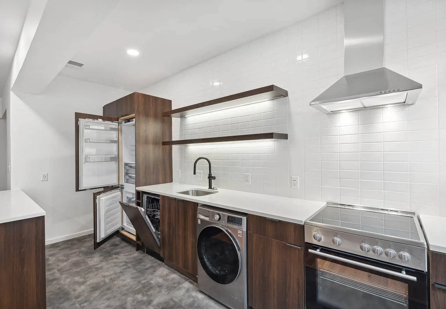 Serenade Apartments — Photo 1