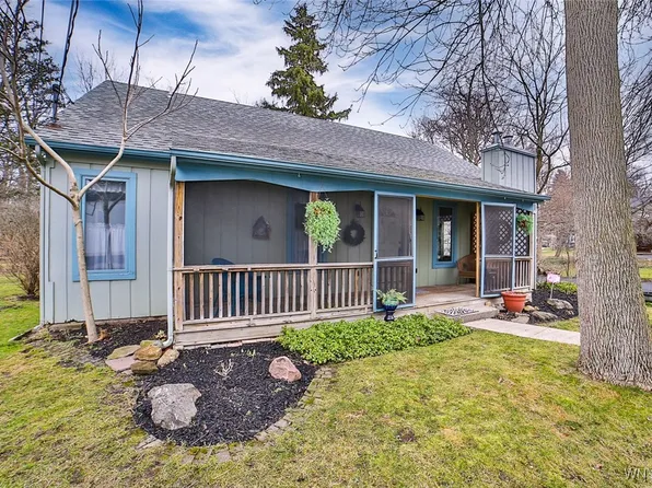 30 Pine Acres Ct, Williamsville, NY 14221