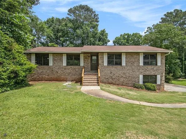 530 Village Green Ct SW, Lilburn, GA 30047