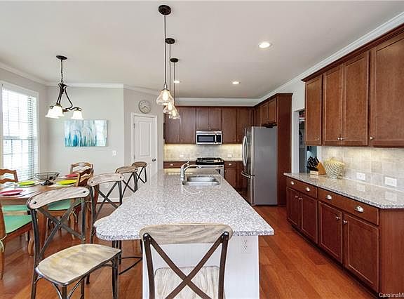 4th image of 7356 Vanguard Ct