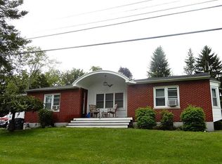 2 S Lake Dr, Troy, NY 12180