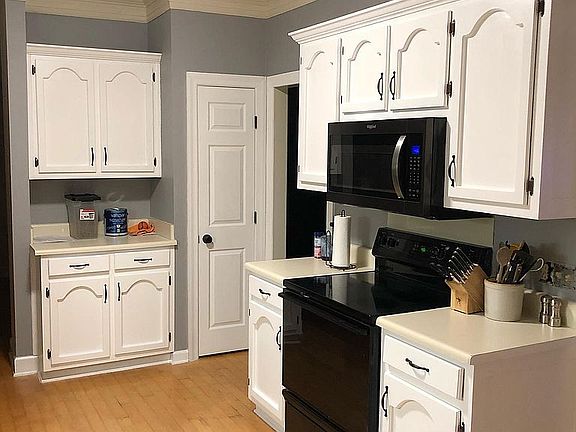 3rd image of 2442 Hamilton Dr SE