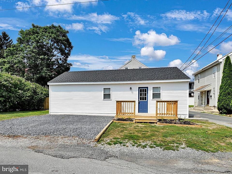 1st image of 323 Hornet St