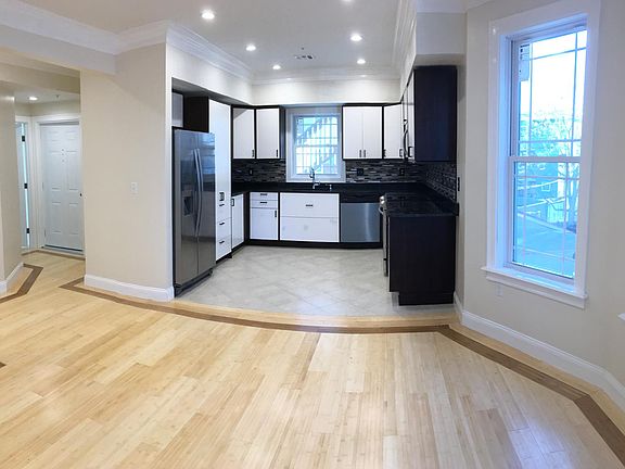 4th image of 485 Beach St #1