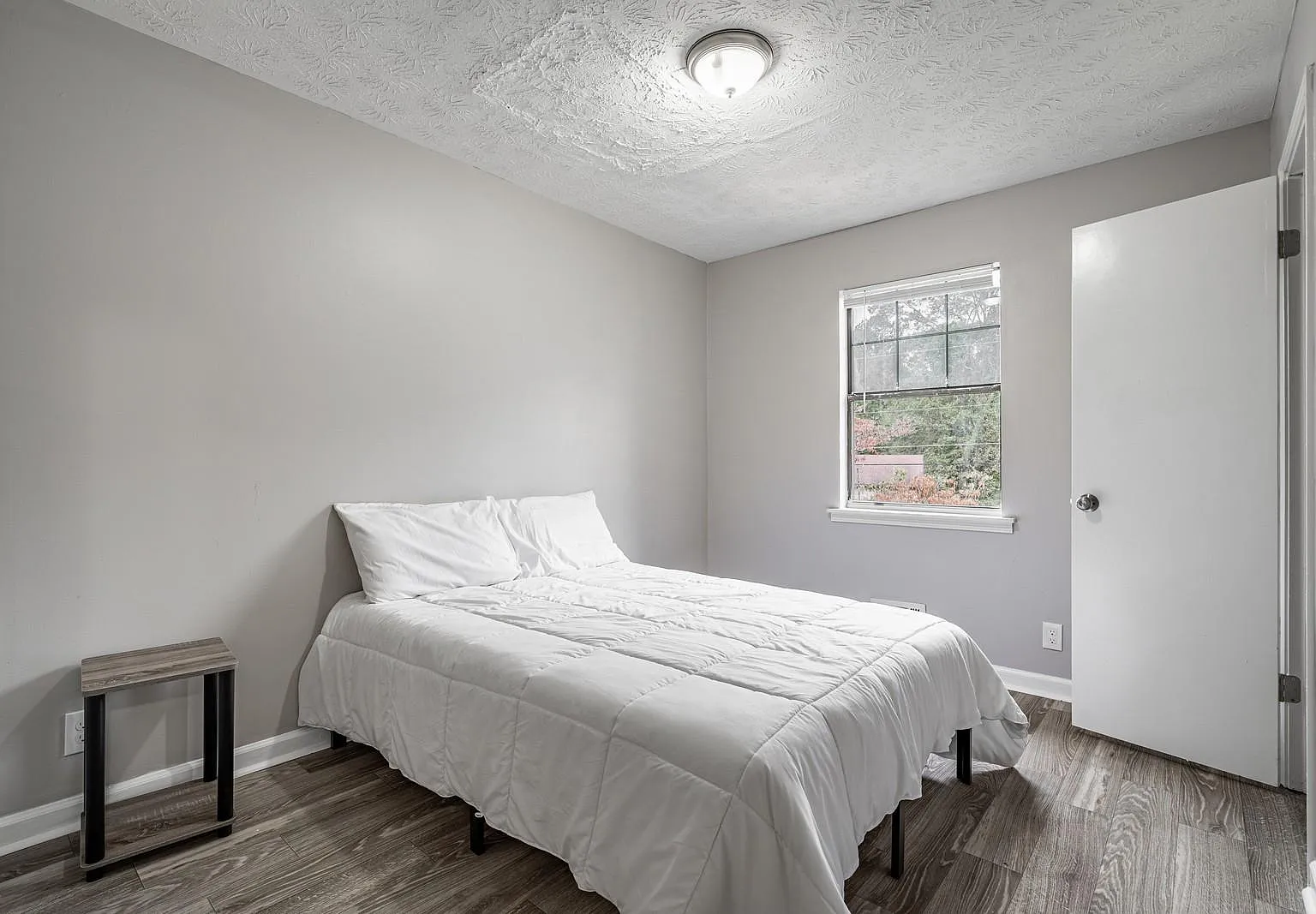 4 bed, 3.0 bath, 1816 sqft, $711 — Photo 2
