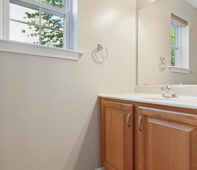 125 Vernon Ct — Photo 35