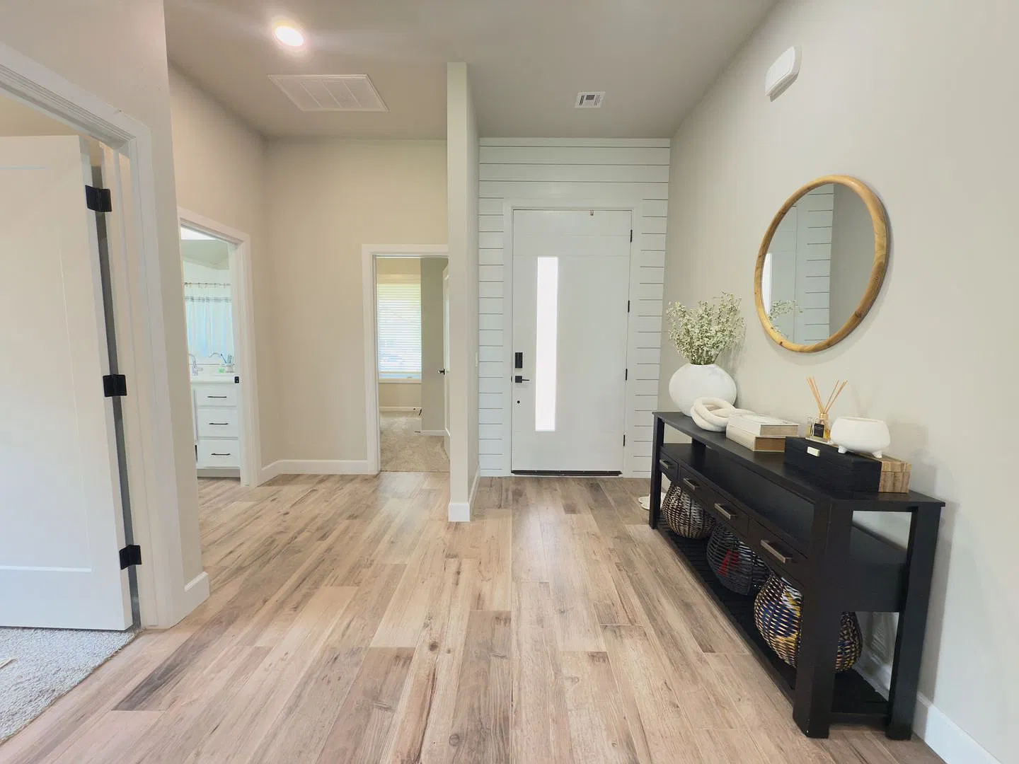 Immaculate Home in Deer Creek Park! — Photo 3