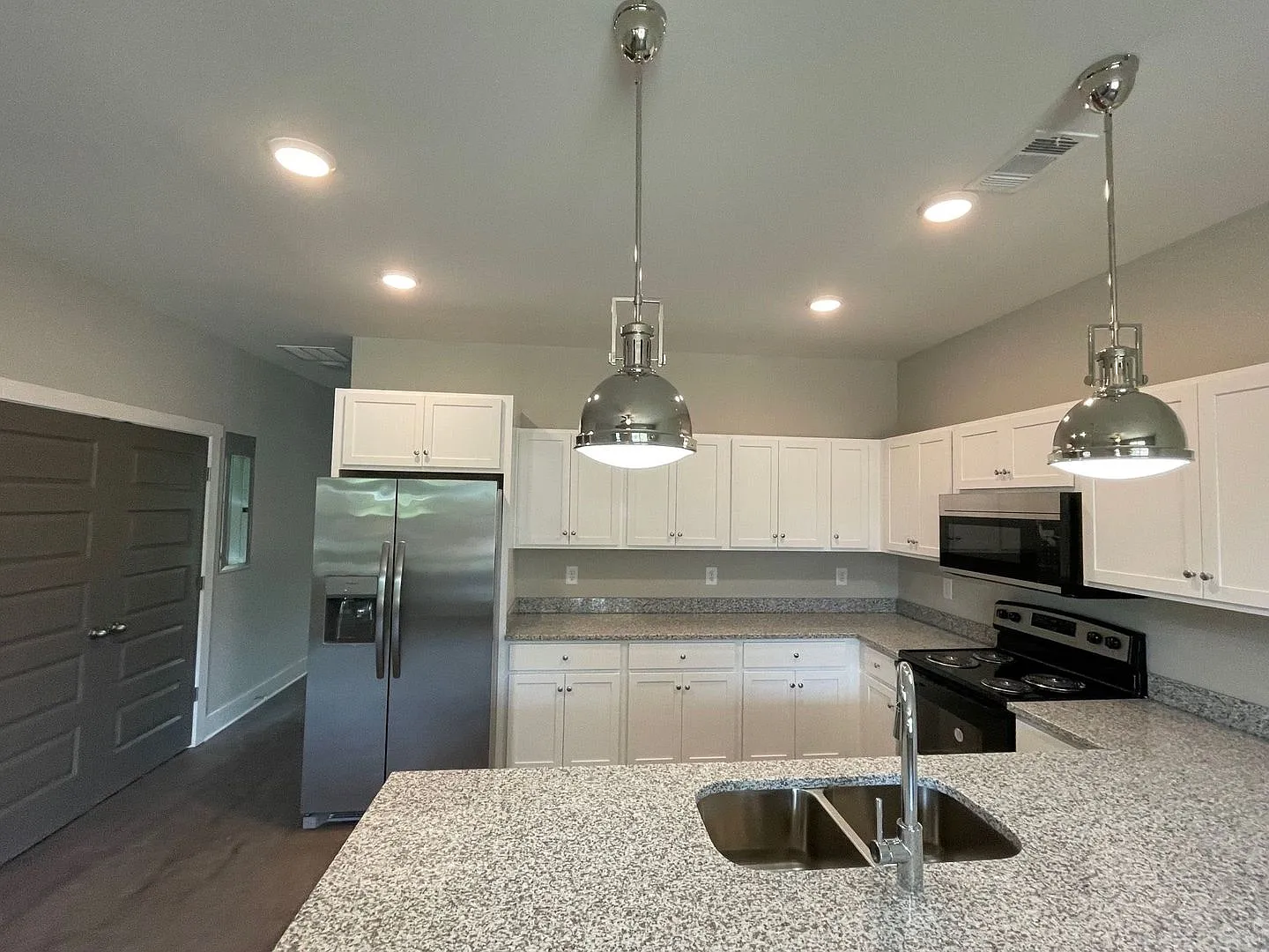 Pre-Leasing For August 5th 2027! — Photo 4