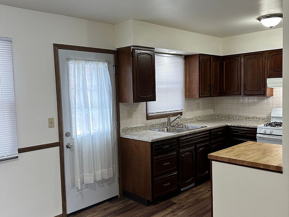 1st image of 205 River Ln