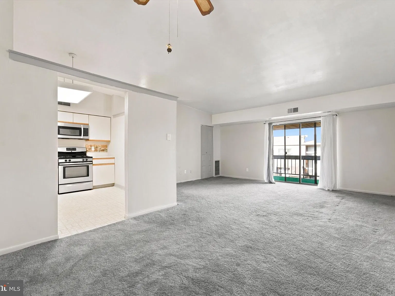 1 bed, 1.0 bath, 806 sqft, $1,750 — Photo 3