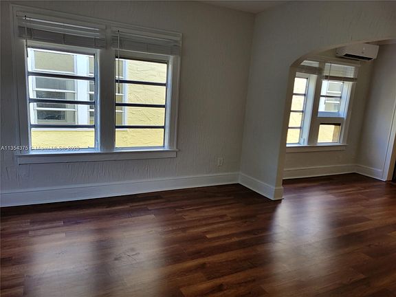 5th image of 1852 Washington St #7