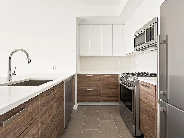 40 Pinehurst Ave #6B — Photo 5