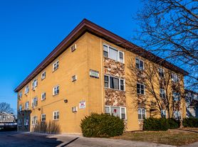 2110 S 5th Ave Maywood, IL 60153