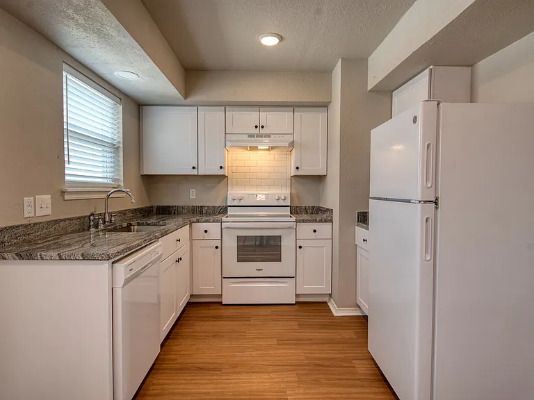 1001 E Main St #B — Photo 2
