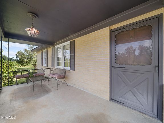 4th image of 4960 Woodland Way