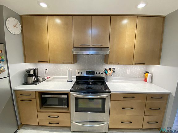 3rd image of 619 W 8th Ave