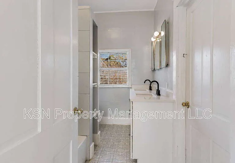 1921 Reynolds St — Photo 40