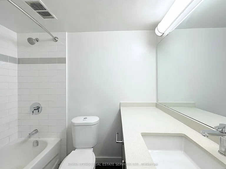 2575 Danforth Ave #2109 — Photo 10