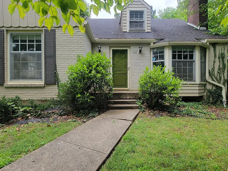 202 Fenley Ave — Photo 1