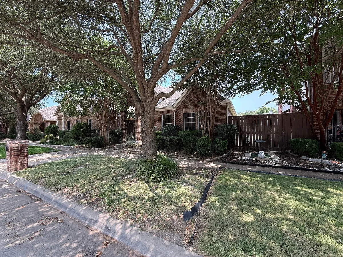 3 bed, 2.0 bath, 1785 sqft, $2,450 — Photo 2