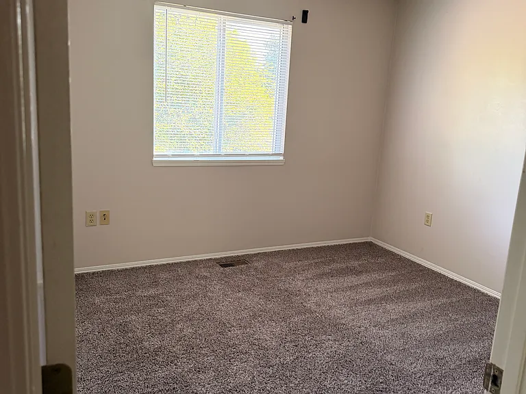 1325 W Nottingham Cir — Photo 12