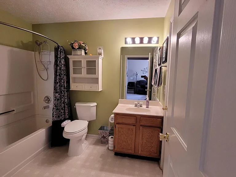 4657 Court Yard Dr — Photo 16