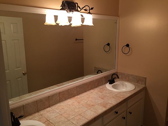 Bath for Bedroom 2&3