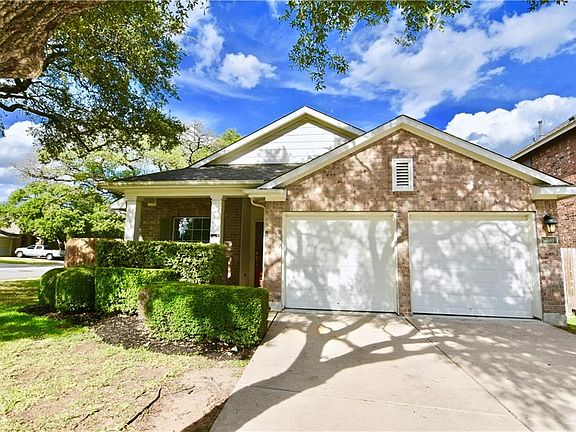 2nd image of 700 Coomes Pl