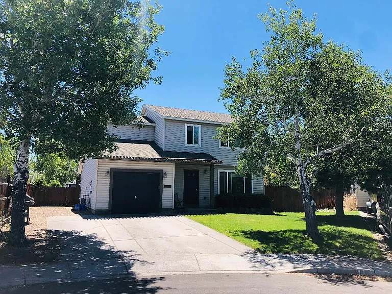 936 NW Spruce Tree Pl — Photo 1