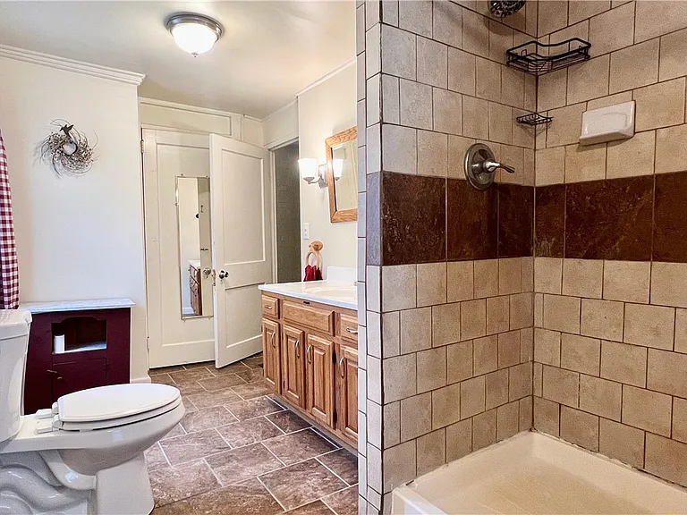 225 Lake Shore Dr S — Photo 16