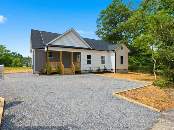 400 Crater St, Burlington, NC 27217