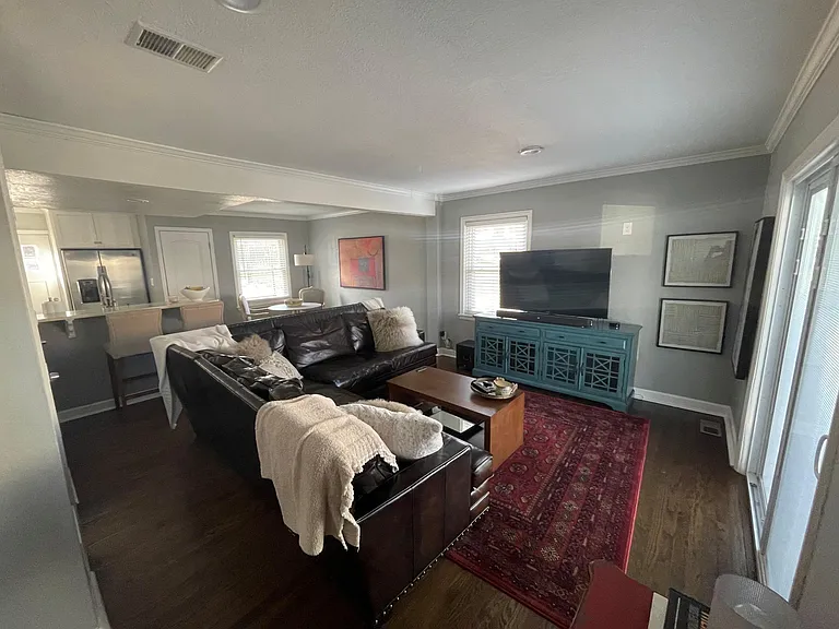 4510 Washington St — Photo 4