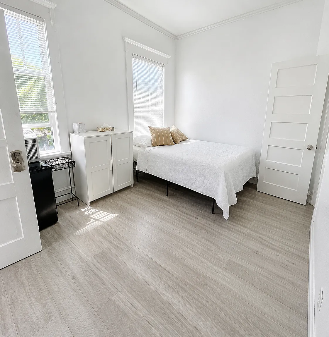 4 bed, 1200 sqft, $1,600 — Photo 1