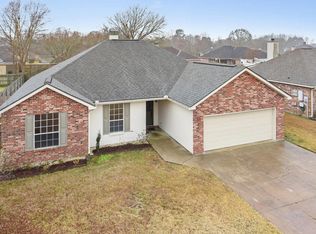 401 Sugar Trace Dr, Broussard, LA 70518
