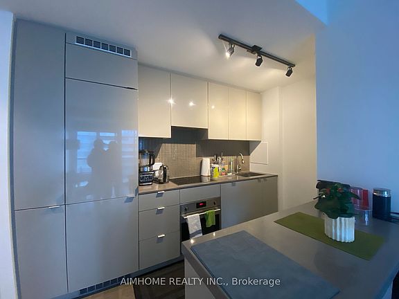 2nd image of 7 Grenville St #3503