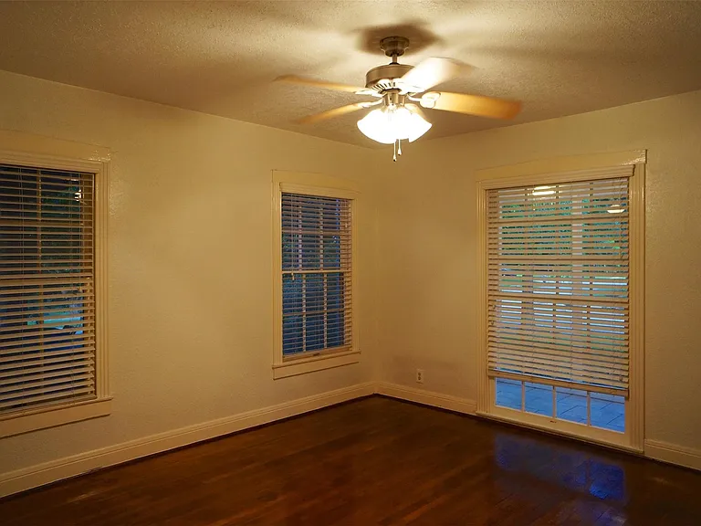 2404 Nottingham St — Photo 9