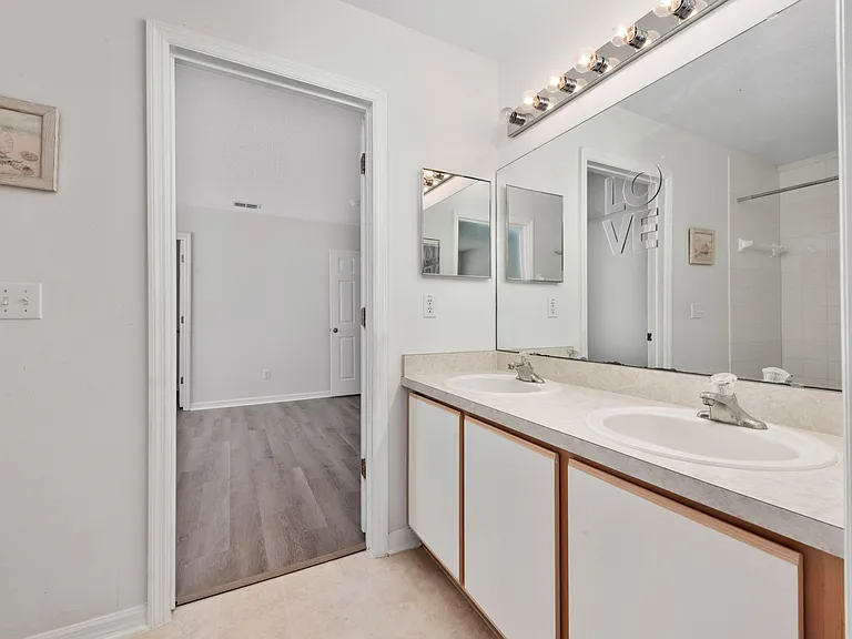 746 Lockbreeze Dr — Photo 23