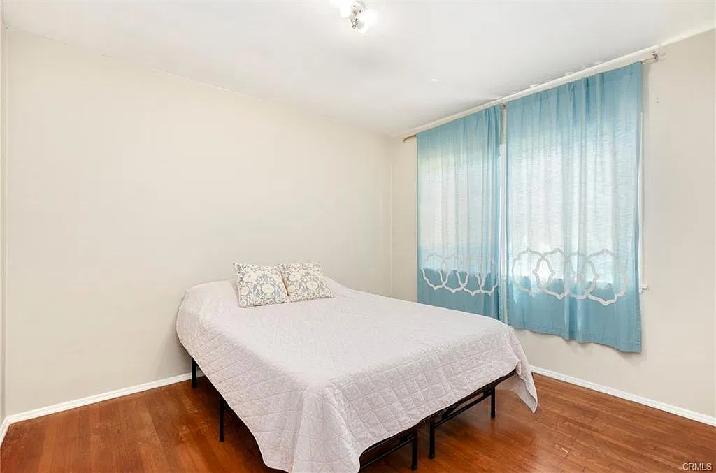 3 bed, 1342 sqft, $3,800 — Photo 2