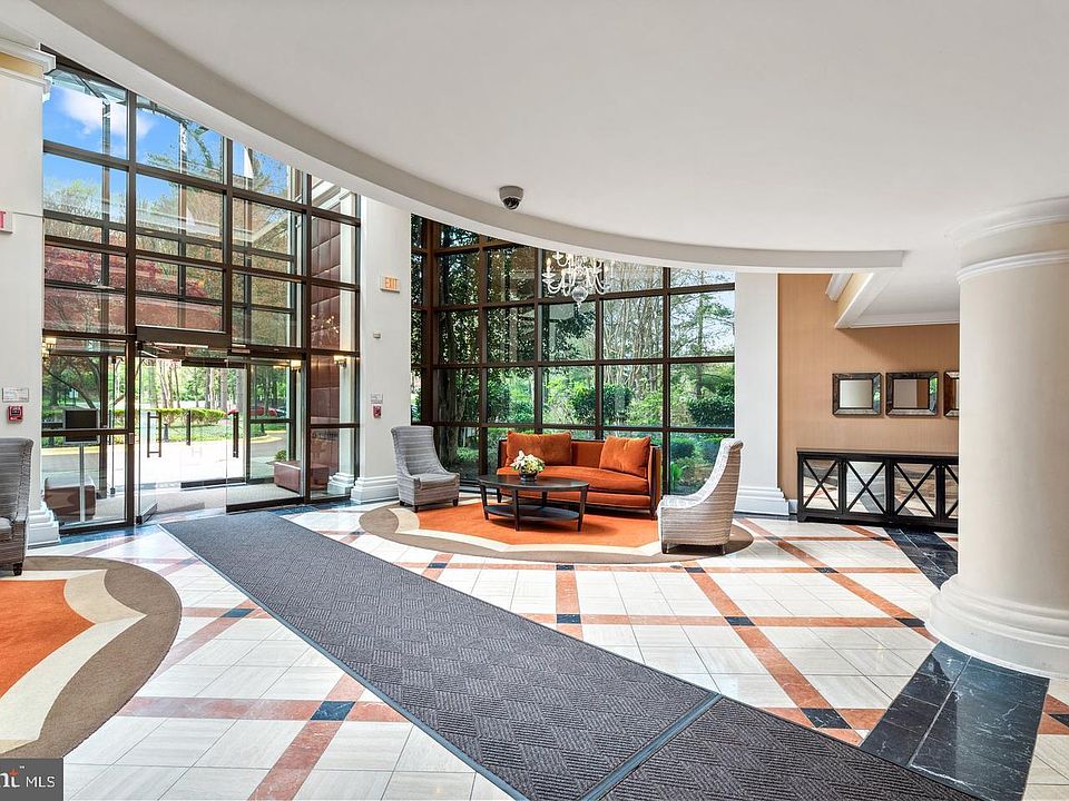 1st image of 10101 Grosvenor Pl APT 214