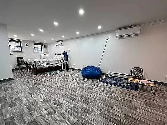 Rented by Voro Purple LLC | media 3