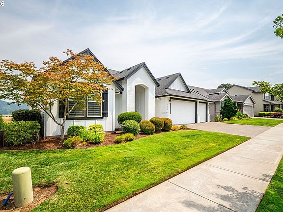 3rd image of 2408 NE 192nd Ave