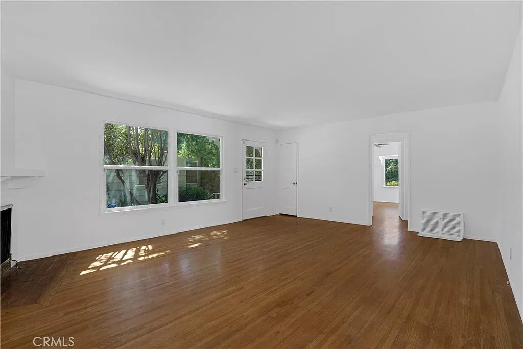 2 bed, 1100 sqft, $2,625 — Photo 3