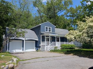 8 Winthrop Ave #A, Bedford, MA 01730