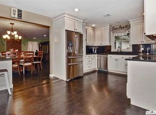 15 Pennaquid Rd, Coram, NY 11727