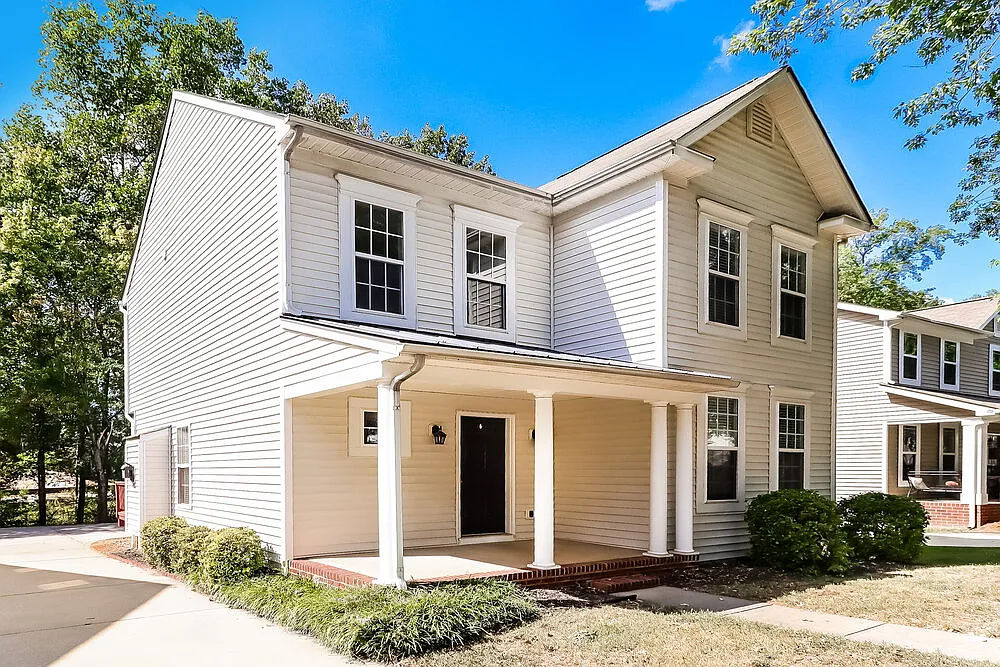 3 bed, 2.5 bath, 1800 sqft, $2,165 — Photo 4