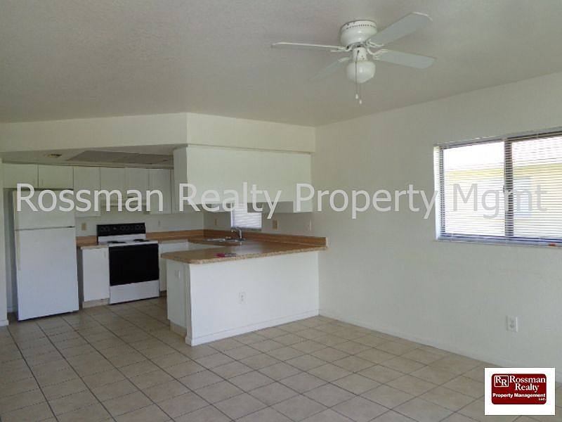 1st image of 217 SE 23rd Pl