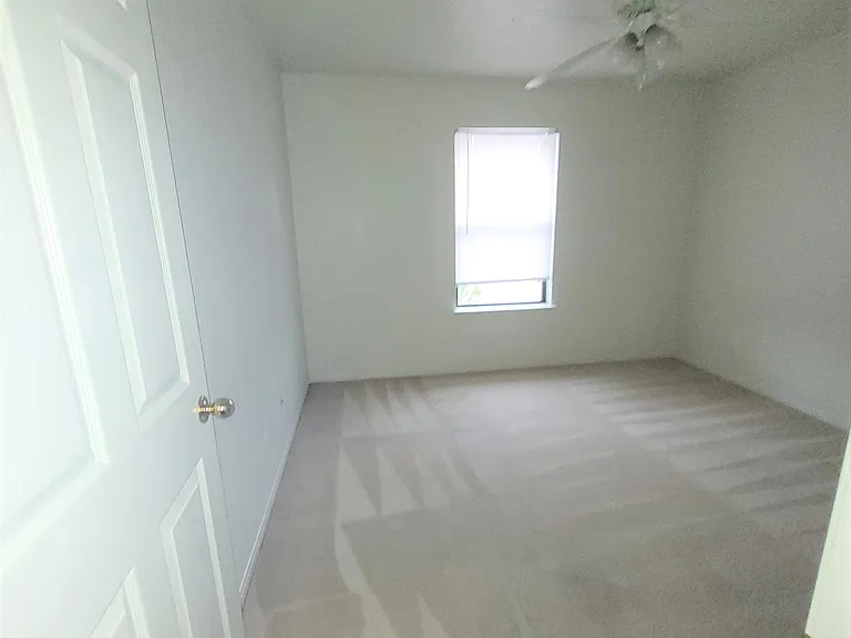 501 Bermuda #D — Photo 5
