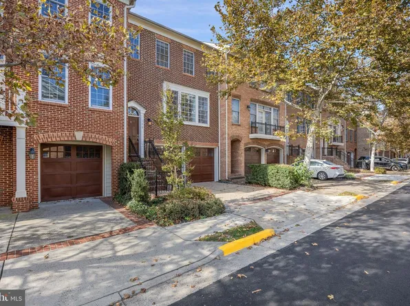 115 Herndon Mill Cir, Herndon, VA 20170
