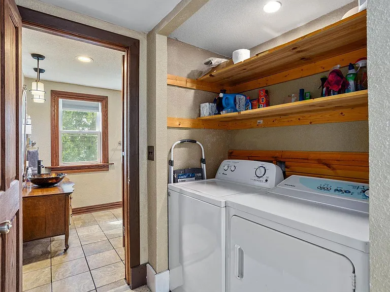 806 N Mason St — Photo 2