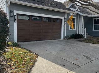 2524 Pine Cir, Urbandale, IA 50322